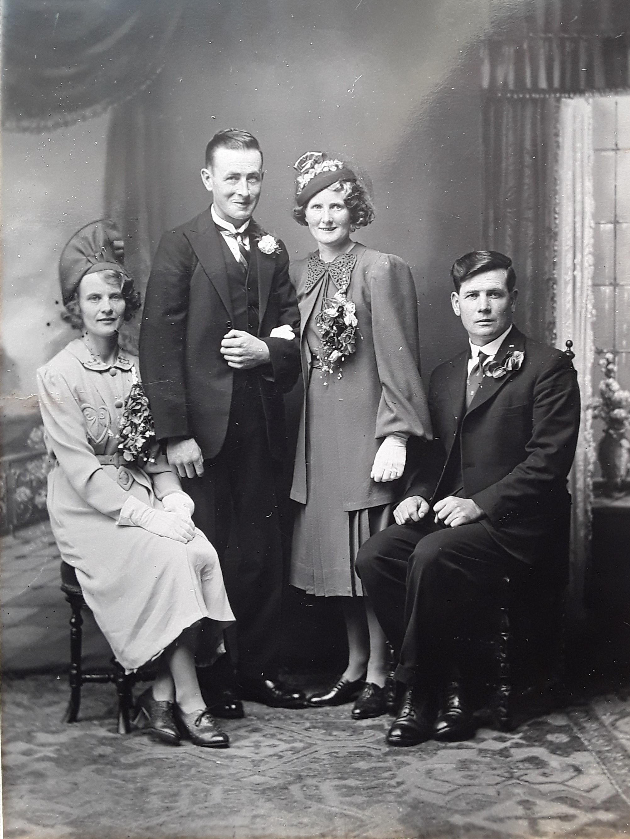 John Macgregor and Elizabeth Galloway with Tom Macgregor, August 23, 1939, Linked To: <a href='i4934.html' >Elizabeth Galloway</a> and <a href='i688.html' >John Geddes Macgregor</a> and <a href='i478.html' >Thomas Geddes Macgregor</a>
